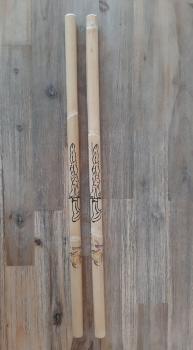 Ein Paar Rattan Stöcke bedruckt -  kleines Schwert