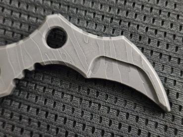 karam carry dark stripe