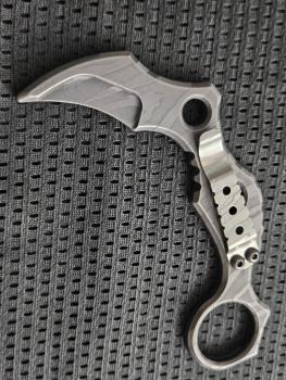 karam carry dark stripe