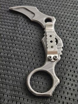 karam carry dark stripe