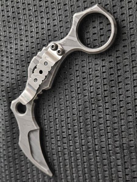 karam carry dark stripe