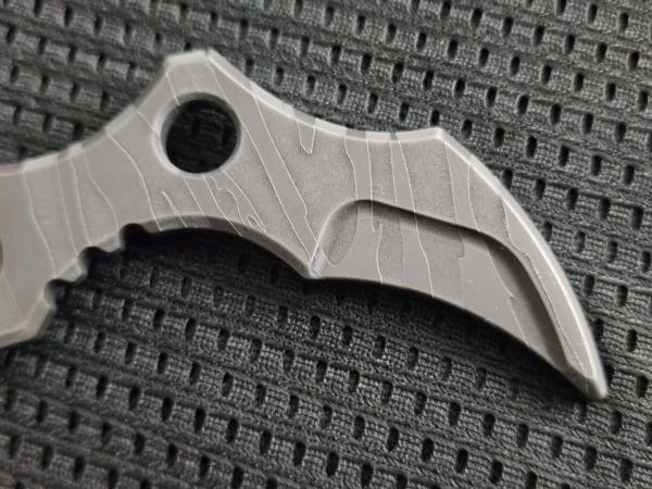 karam carry dark stripe