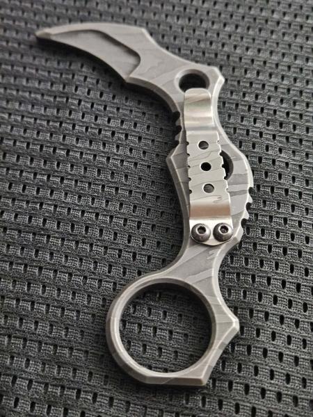 karam carry dark stripe